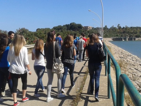 Studenti sulla Diga Poma